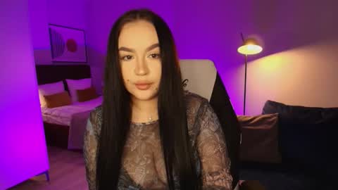 Snapshot of tinafox_ chatting on February 24, 8:12 am hi im curvy babyface girlie Tina online show from February 24, 8:12 am