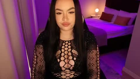 Snapshot of tinafox_ chatting on February 27, 1:33 pm hi im curvy babyface girlie Tina online show from February 27, 1:33 pm