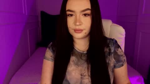 Snapshot of tinafox_ chatting on March 6, 8:33 am hi im curvy babyface girlie Tina online show from March 6, 8:33 am