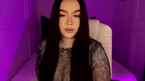 Snapshot of tinafox_ chatting on March 13, 8:21 am hi im curvy babyface girlie Tina online show from March 13, 8:21 am