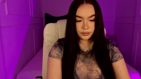 Snapshot of tinafox_ chatting on March 20, 8:19 am hi im curvy babyface girlie Tina online show from March 20, 8:19 am