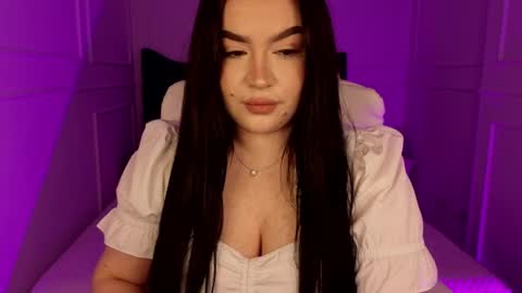 Snapshot of tinafox_ chatting on March 24, 10:42 am hi im curvy babyface girlie Tina online show from March 24, 10:42 am