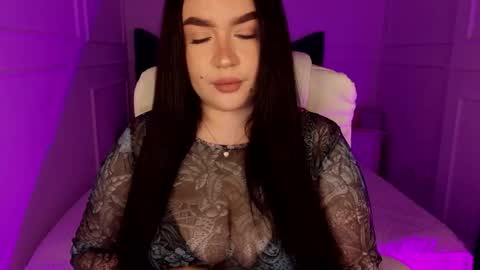 Snapshot of tinafox_ chatting on March 27, 8:26 am hi im curvy babyface girlie Tina online show from March 27, 8:26 am