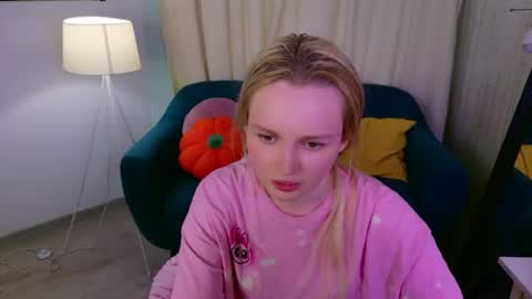 tinasiner online show from June 16, 3:58 pm
