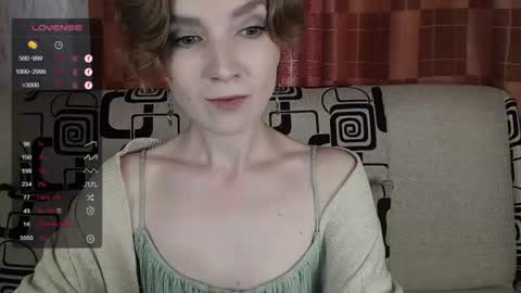 Snapshot of tinawincee chatting on June 25, 4:45 am Tina online show from June 25, 4:45 am
