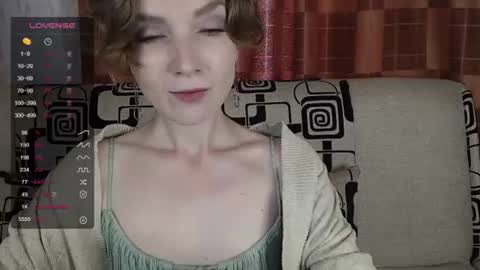 Snapshot of tinawincee chatting on June 25, 5:34 am Tina online show from June 25, 5:34 am