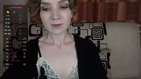 Snapshot of tinawincee chatting on June 27, 5:56 am Tina online show from June 27, 5:56 am