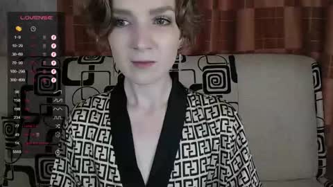 Snapshot of tinawincee chatting on July 4, 5:02 am Tina online show from July 4, 5:02 am