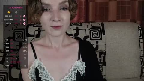 Snapshot of tinawincee chatting on August 1, 5:07 am Tina online show from August 1, 5:07 am