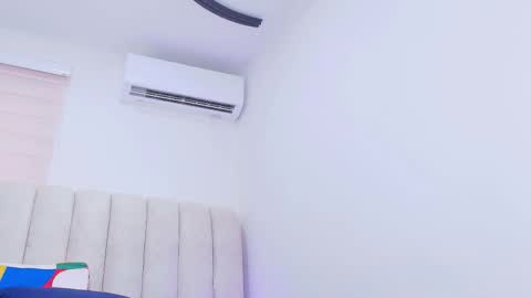 Snapshot of tinkerbell_1 chatting on December 4, 7:33 pm tinkerbell online show from December 4, 7:33 pm