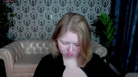 TinkerrBelll online show from September 24, 7:17 pm