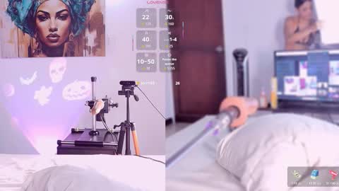 Snapshot of tinny_annie chatting on October 29, 9:38 pm Hey Im Annie  online show from October 29, 9:38 pm