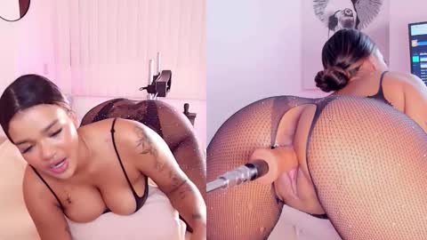 Snapshot of tinny_annie chatting on November 2, 9:28 pm Hey Im Annie  online show from November 2, 9:28 pm