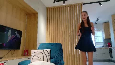 Snapshot of tiny_blush chatting on June 19, 10:52 am Anne online show from June 19, 10:52 am