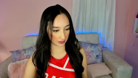 tiny_cora online show from December 15, 4:48 pm