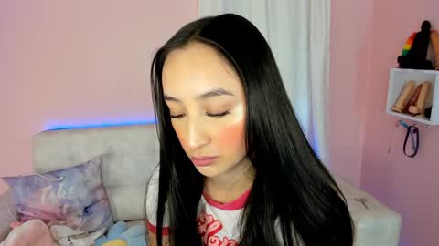 tiny_cora online show from December 19, 4:46 pm