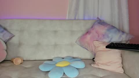 tiny_cora online show from December 30, 7:32 pm