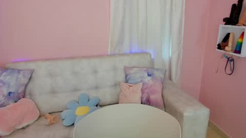 tiny_cora online show from December 31, 4:35 pm
