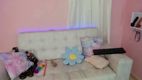 tiny_cora online show from December 31, 10:45 pm