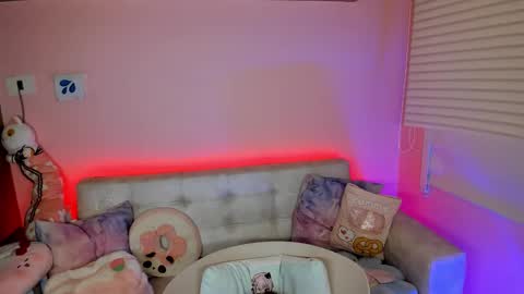 Snapshot of tiny_cora chatting on March 27, 5:01 pm tiny_cora online show from March 27, 5:01 pm