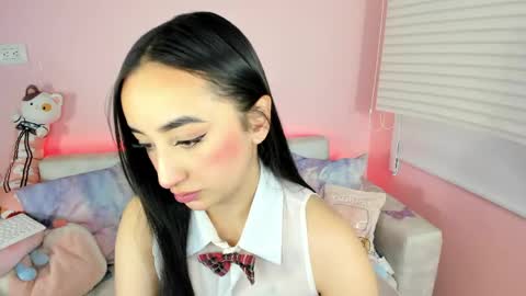 Snapshot of tiny_cora chatting on April 18, 4:33 pm tiny_cora online show from April 18, 4:33 pm