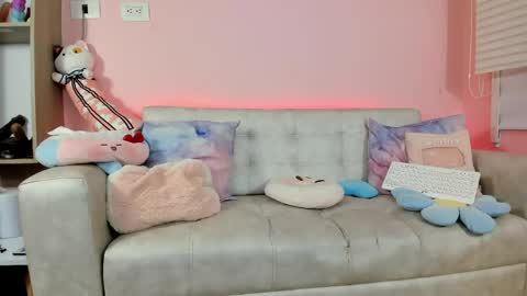 Snapshot of tiny_cora chatting on May 2, 4:34 pm tiny_cora online show from May 2, 4:34 pm