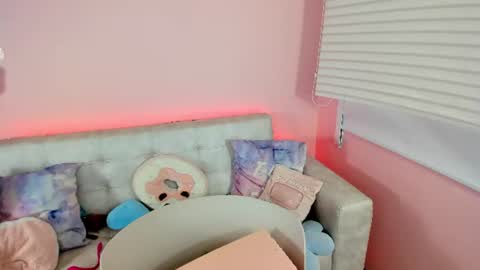 tiny_cora online show from July 23, 4:16 pm