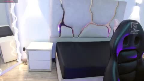 tiny_tay online show from March 3, 11:27 am