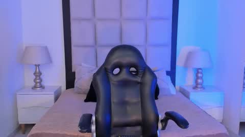 Thomm  Independent Model online show from February 14, 3:47 am