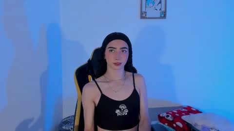 Snapshot of tiny_thomm chatting on June 25, 12:10 am Thomm Independent Model online show from June 25, 12:10 am