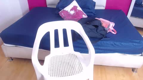 tiny_whore18 online show from October 17, 4:20 pm