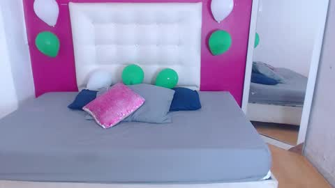 tiny_whore18 online show from March 10, 5:51 pm