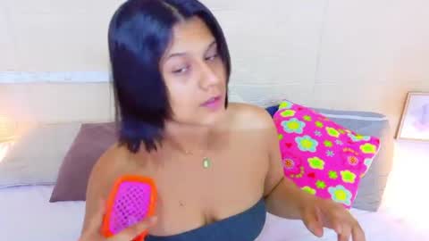 tiny_whore18 online show from July 9, 8:40 am
