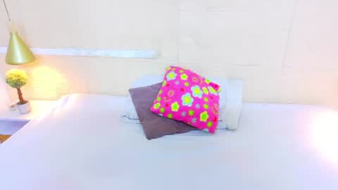tiny_whore18 online show from July 22, 8:28 am