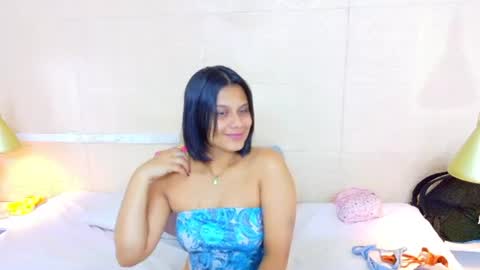 tiny_whore18 online show from July 26, 7:37 am