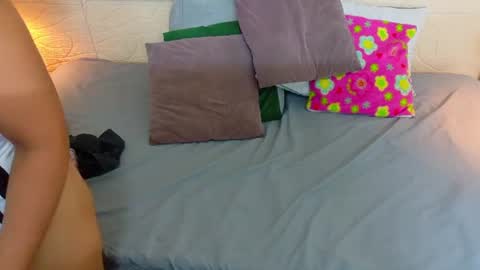 tiny_whore18 online show from August 4, 6:27 am