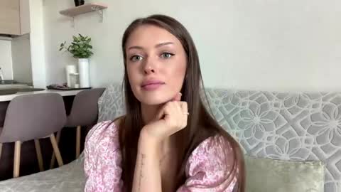 Snapshot of tinybliss chatting on May 18, 11:27 am Mona online show from May 18, 11:27 am