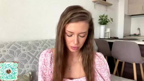 Snapshot of tinybliss chatting on May 20, 11:38 am Mona online show from May 20, 11:38 am