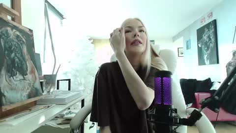 stage Kylie Sinner  brand CLITBAIT online show from January 15, 2:24 pm