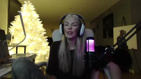 stage Kylie Sinner  brand CLITBAIT online show from January 15, 11:30 pm