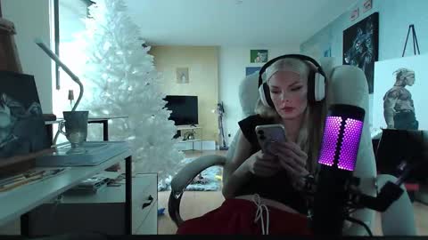 stage Kylie Sinner  brand CLITBAIT online show from January 16, 7:31 pm