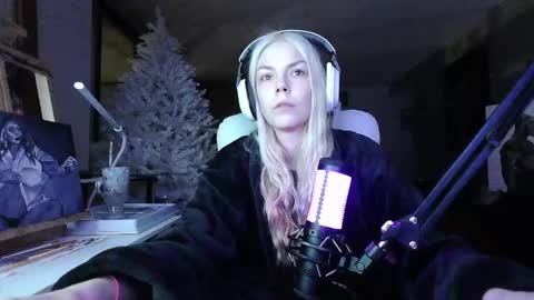 stage Kylie Sinner  brand CLITBAIT online show from January 17, 5:53 am