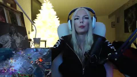 stage Kylie Sinner  brand CLITBAIT online show from January 19, 1:21 am