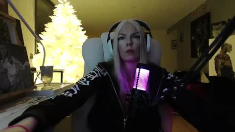 stage Kylie Sinner  brand CLITBAIT online show from January 19, 4:22 am