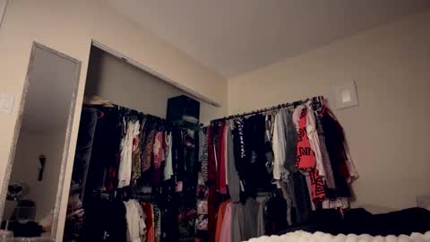 stage Kylie Sinner  brand CLITBAIT online show from January 21, 3:59 am