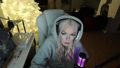 stage Kylie Sinner  brand CLITBAIT online show from January 21, 10:30 pm