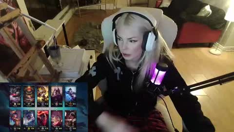 stage Kylie Sinner  brand CLITBAIT online show from January 26, 6:28 am