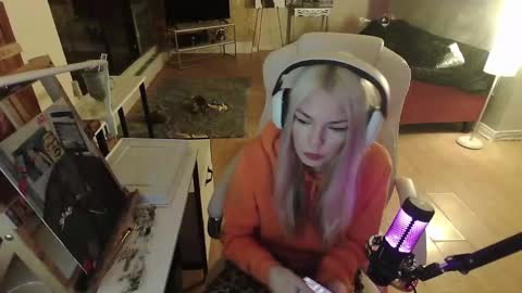 stage Kylie Sinner  brand CLITBAIT online show from January 31, 3:30 am