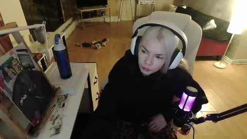 stage Kylie Sinner  brand CLITBAIT online show from January 31, 10:21 pm