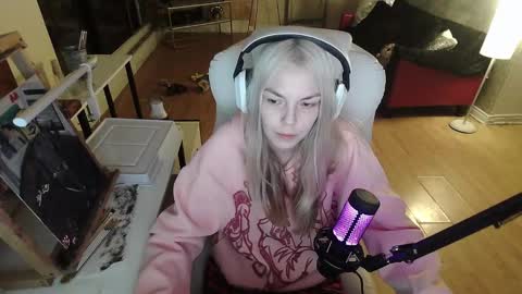 stage Kylie Sinner  brand CLITBAIT online show from February 1, 7:36 am